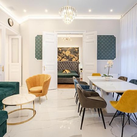 Premium Art Deco Apartment At Broadway // 4Bdr & 3Br بودابست المظهر الخارجي الصورة