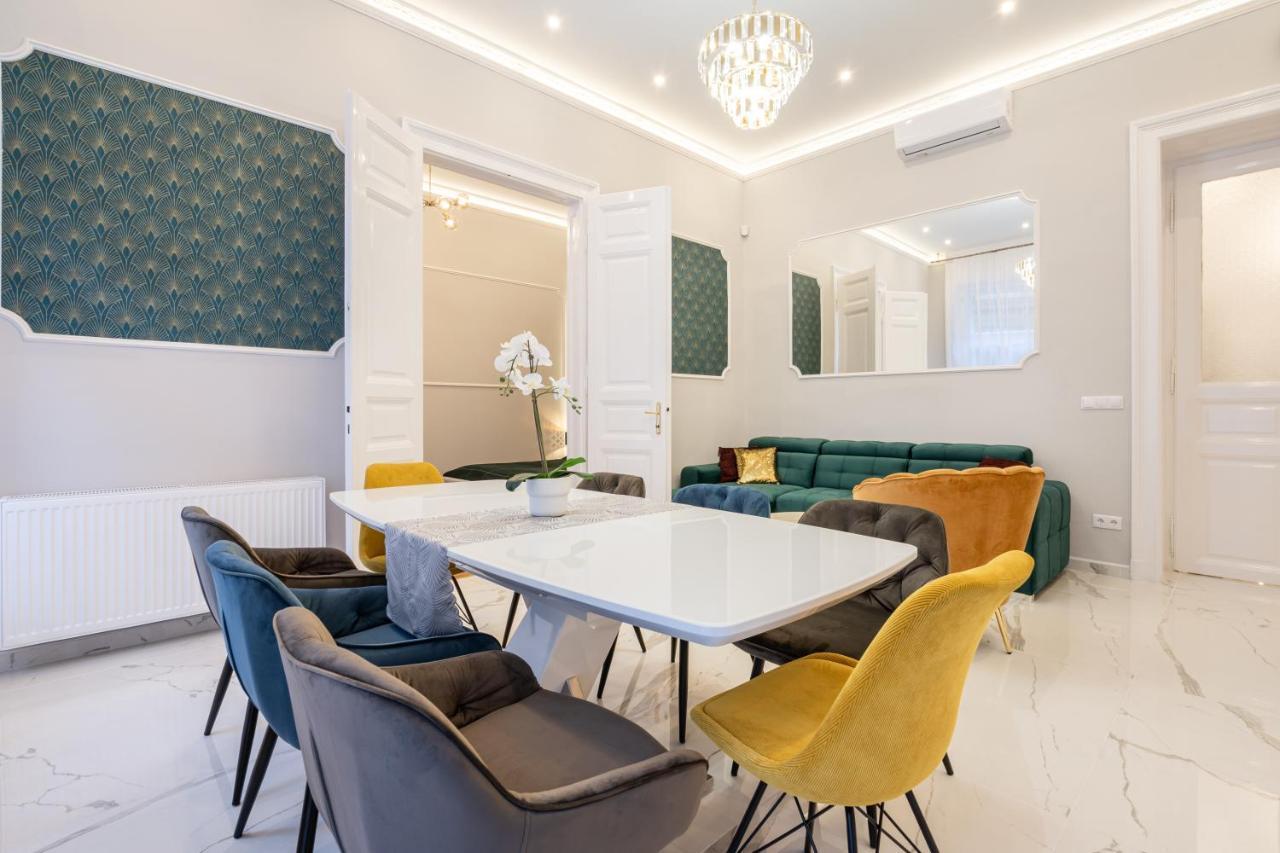 Premium Art Deco Apartment At Broadway // 4Bdr & 3Br بودابست المظهر الخارجي الصورة