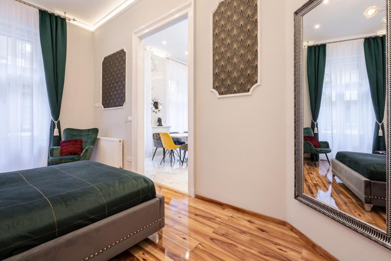 Premium Art Deco Apartment At Broadway // 4Bdr & 3Br بودابست المظهر الخارجي الصورة