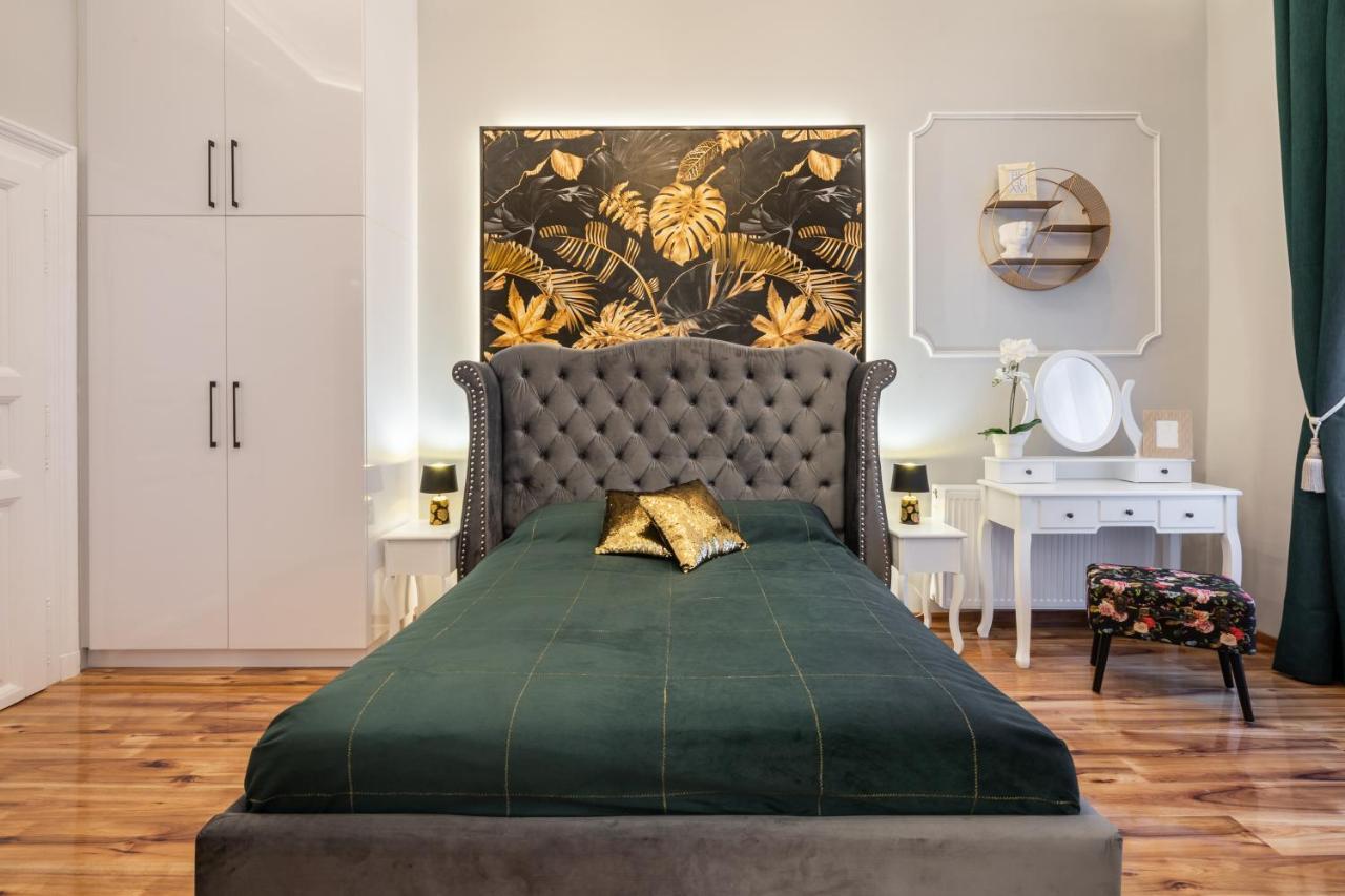 Premium Art Deco Apartment At Broadway // 4Bdr & 3Br بودابست المظهر الخارجي الصورة