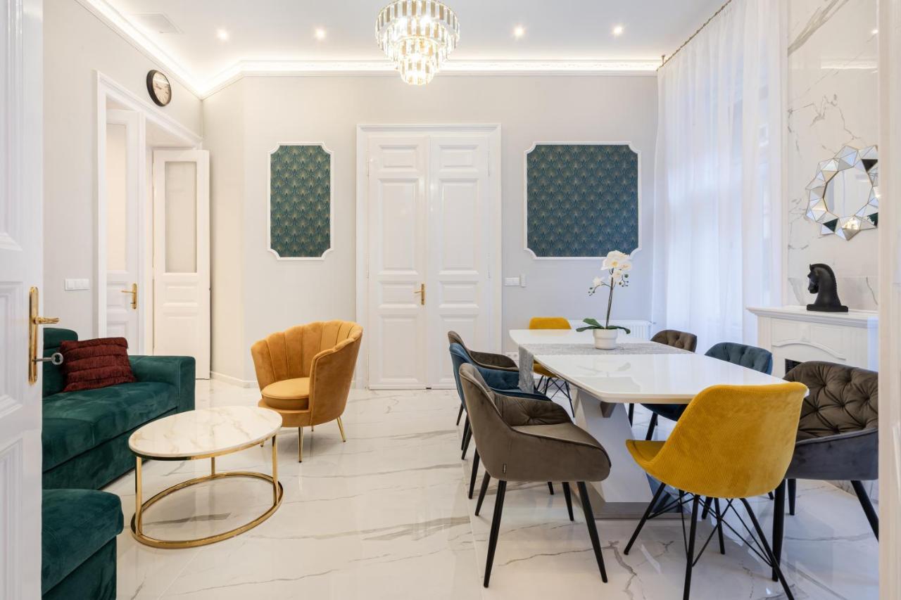 Premium Art Deco Apartment At Broadway // 4Bdr & 3Br بودابست المظهر الخارجي الصورة