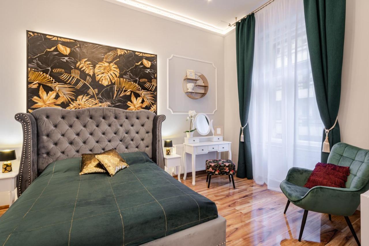 Premium Art Deco Apartment At Broadway // 4Bdr & 3Br بودابست المظهر الخارجي الصورة