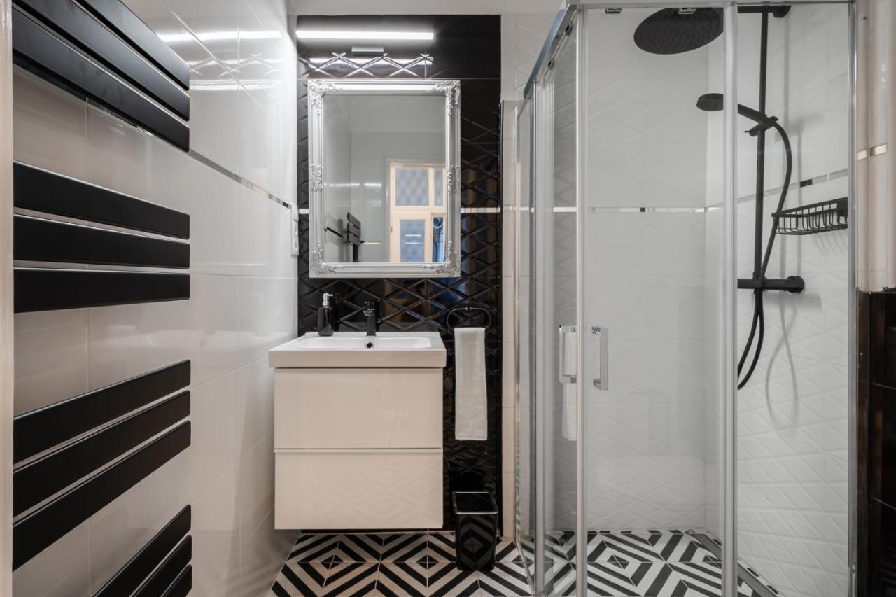 Premium Art Deco Apartment At Broadway // 4Bdr & 3Br بودابست المظهر الخارجي الصورة