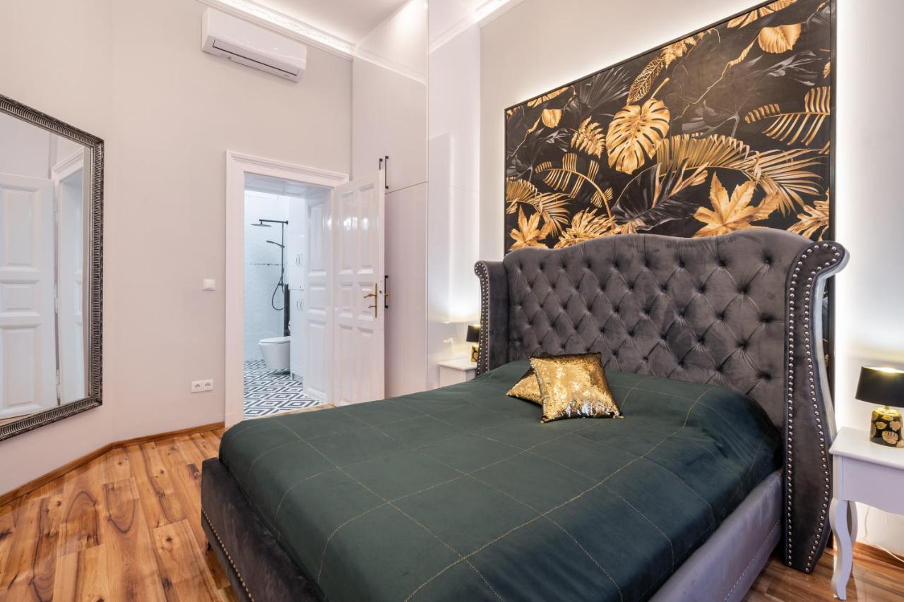 Premium Art Deco Apartment At Broadway // 4Bdr & 3Br بودابست المظهر الخارجي الصورة