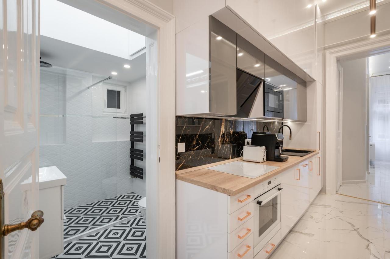 Premium Art Deco Apartment At Broadway // 4Bdr & 3Br بودابست المظهر الخارجي الصورة