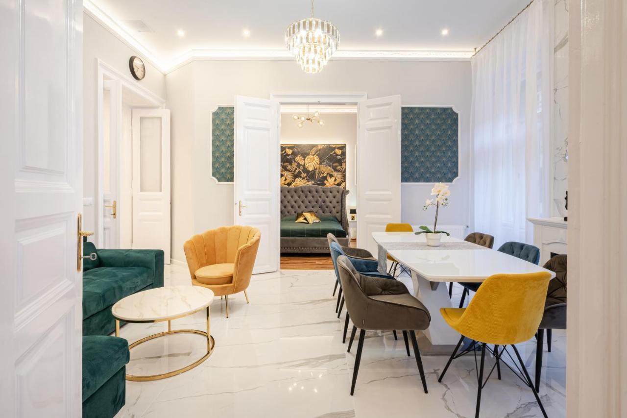 Premium Art Deco Apartment At Broadway // 4Bdr & 3Br بودابست المظهر الخارجي الصورة